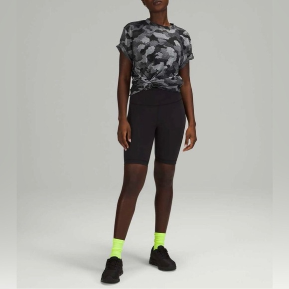 LULULEMON All Yours Short Sleeve Training Tee Womens 2 Black Gray Camo Print - Picture 8 of 8